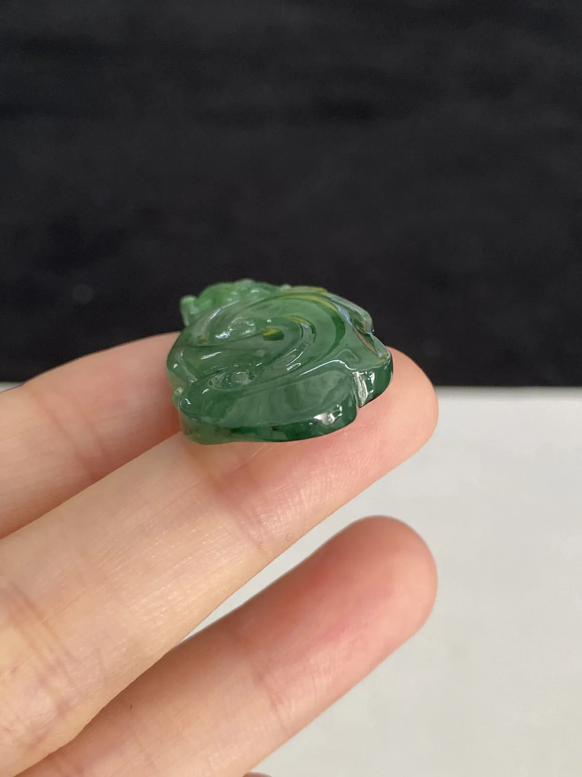 翡翠冰糯种浅绿色如意