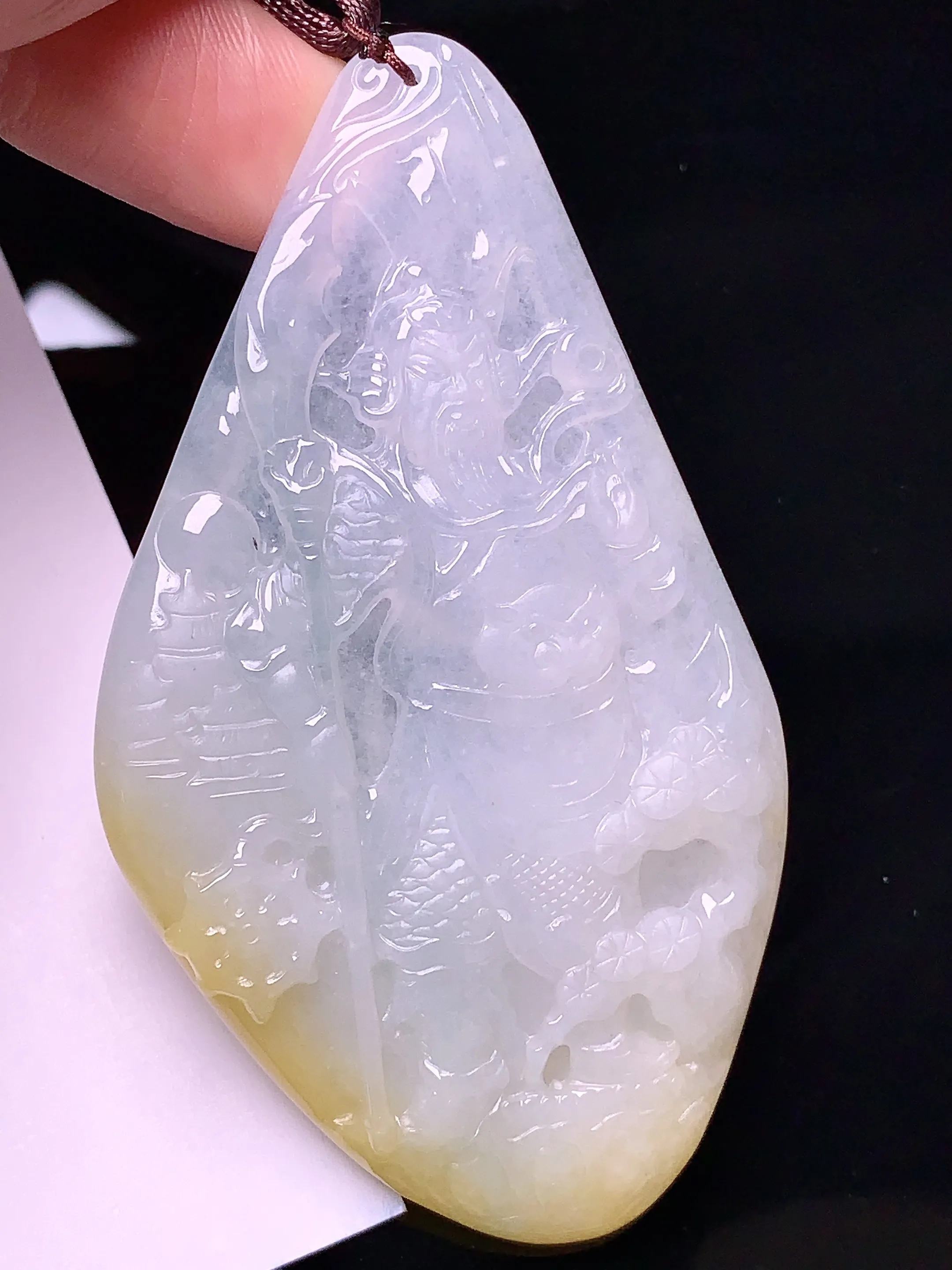 飘黄翡关羽吊坠 玉质细腻 水润亮眼  整体尺寸71.8*41*5.3