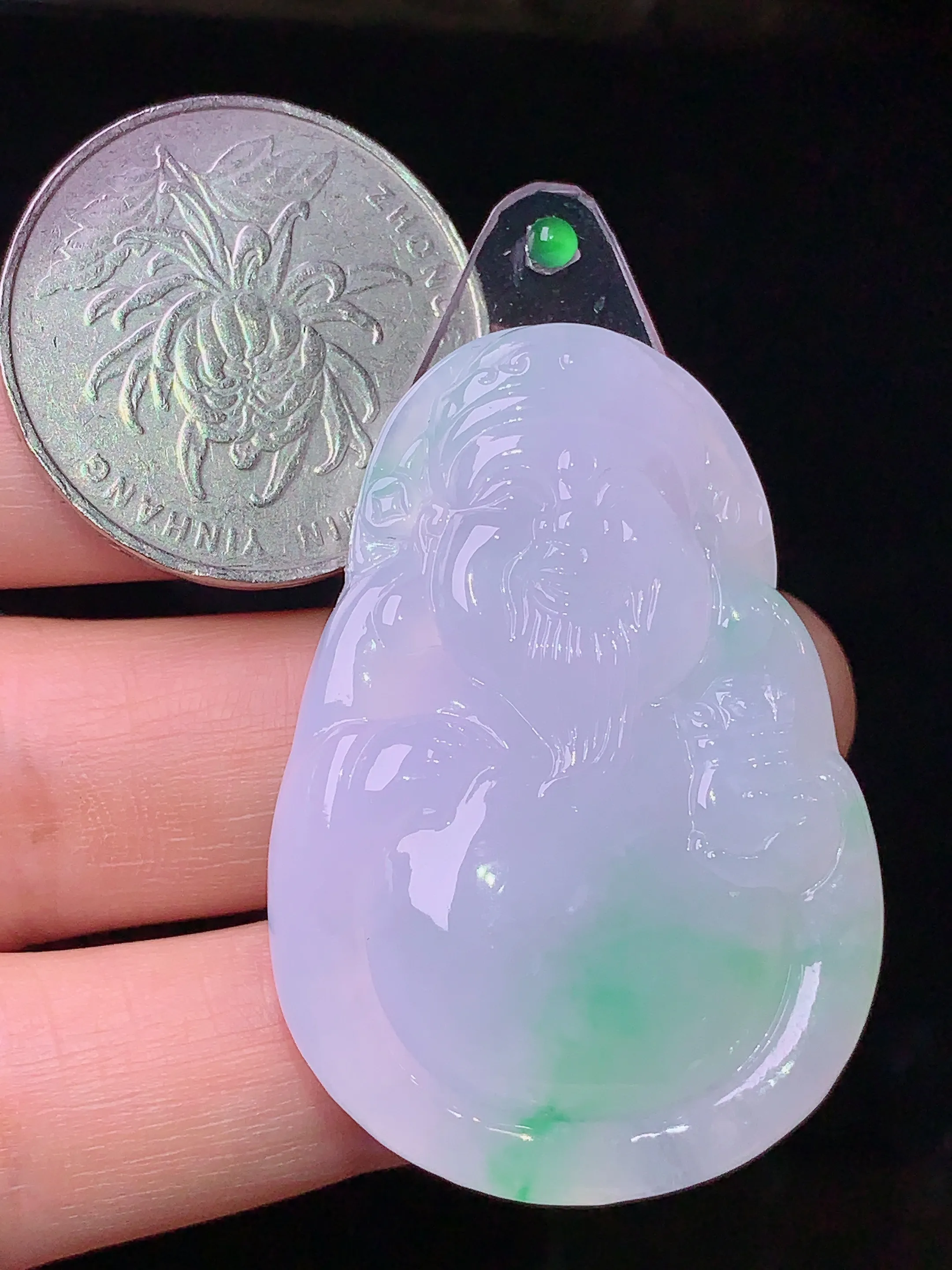 镶嵌款 飘绿财神吊坠 玉质细腻 水润亮眼  整体尺寸43*30*6.2