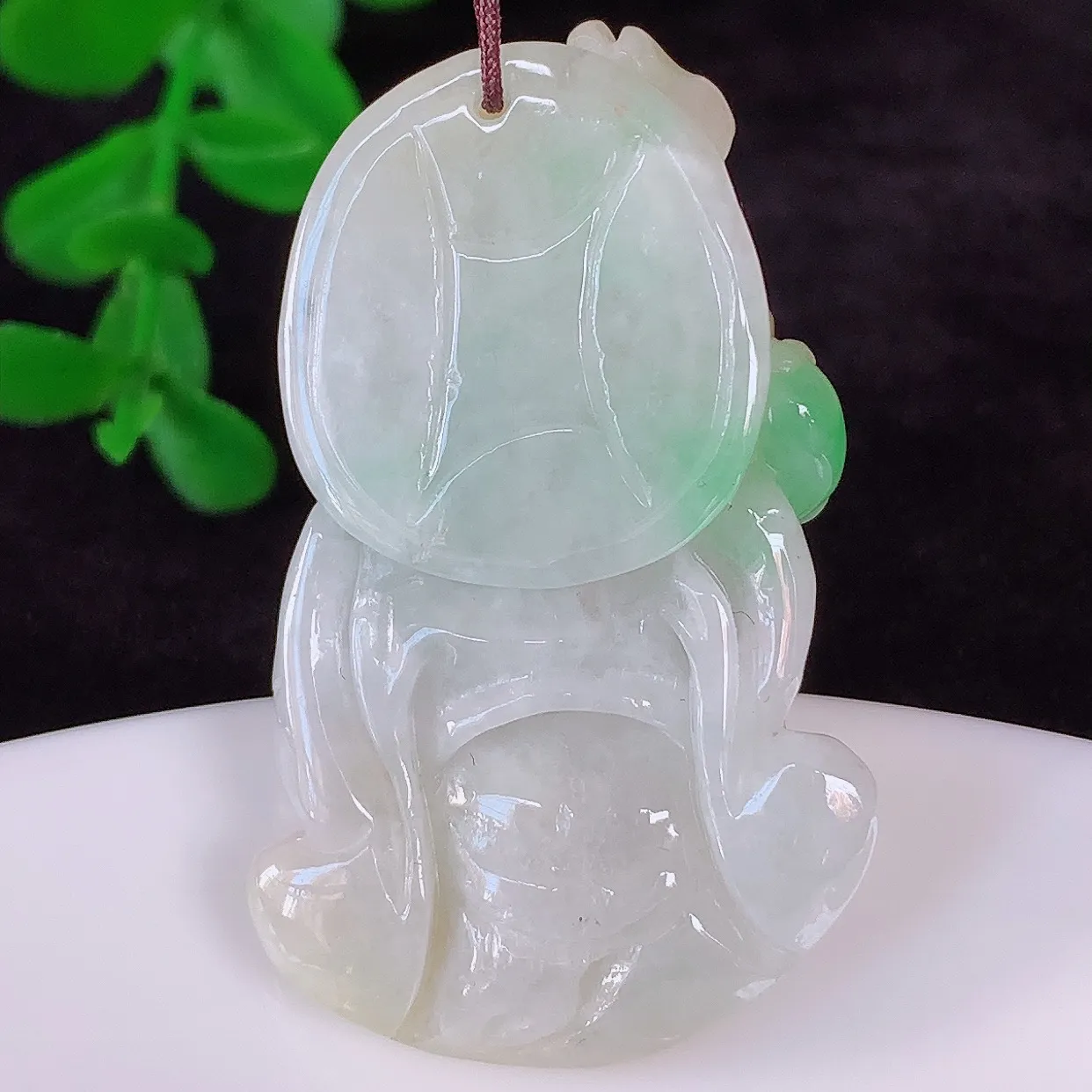 自然光实拍，冰润冰糯种双彩黄加绿翡翠寿星公吊坠，种老水足，翠色灵动，寓意美好，佩戴时尚出众！#87.21