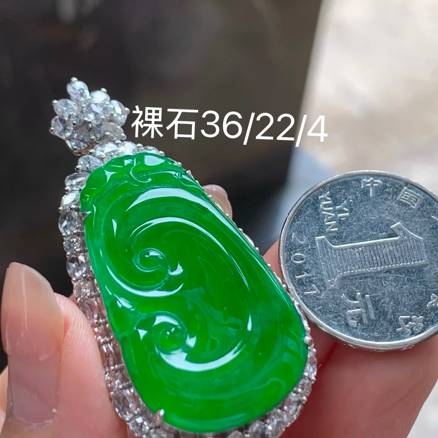 冰种辣绿如意
真金镶嵌 大气