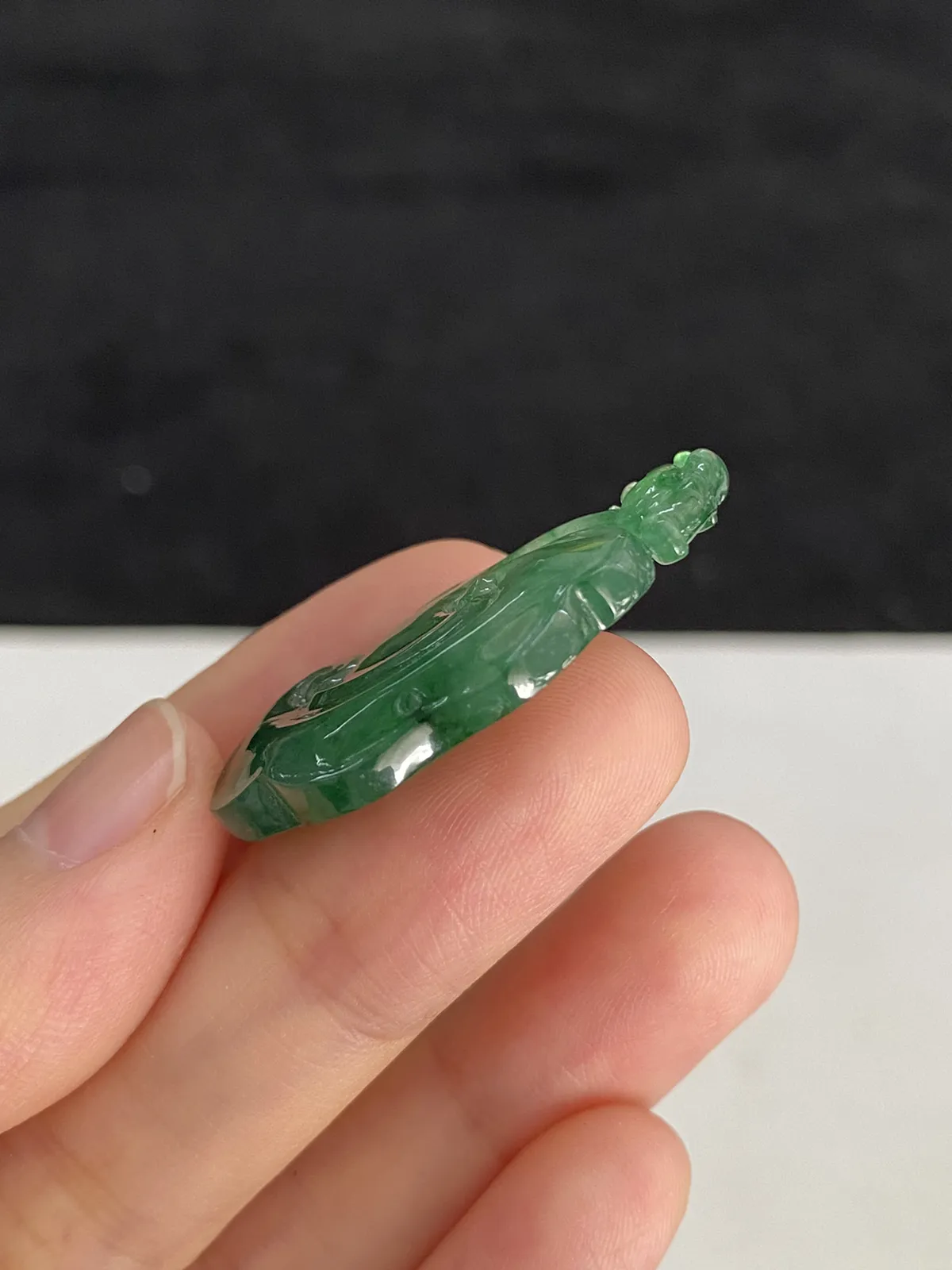 翡翠冰糯种浅绿色如意