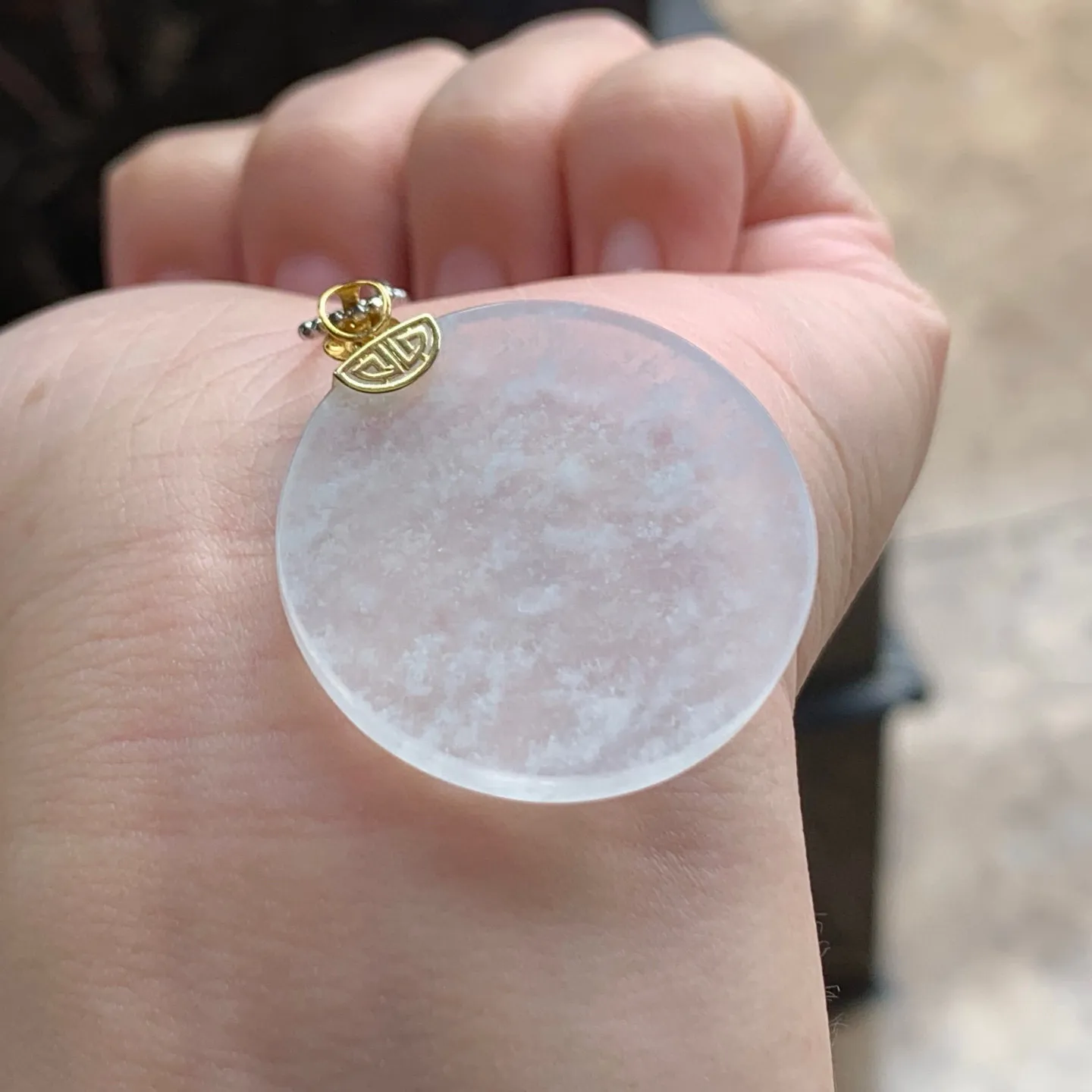 冰种圆牌
清爽 金扣