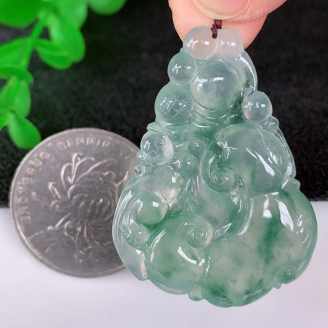 自然光实拍，冰种飘花翡翠如意吊坠，翡翠如意，上身效果非常美，饱满大气，工艺美，万事如意，如意一生 #01.21