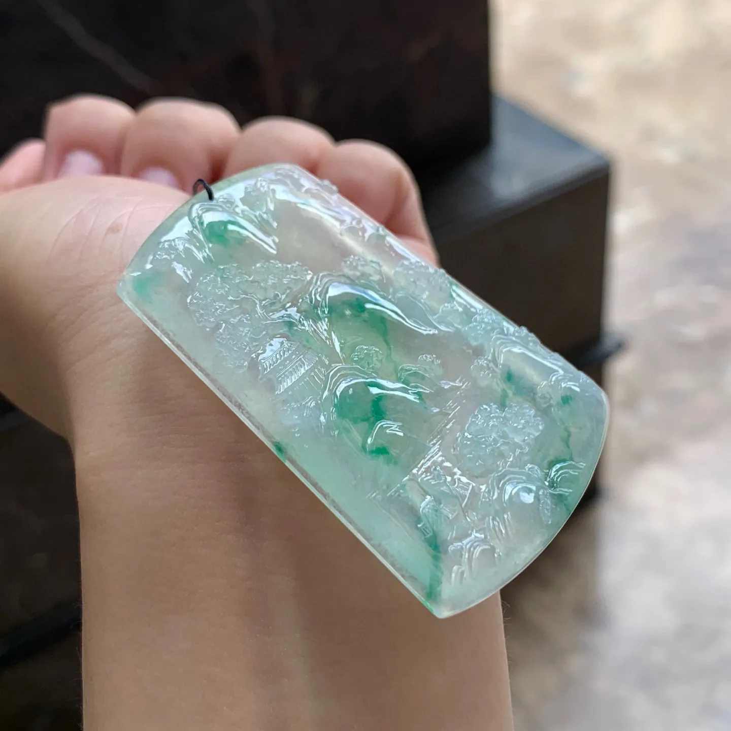冰种色花山水牌
清爽