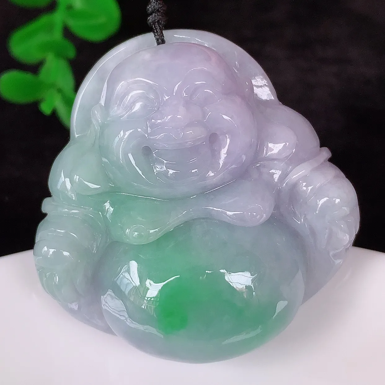 自然光实拍，大件厚装冰润冰糯种春彩翡翠佛公吊坠，饱满， 佛公亦保平安，寓意有福（佛公）相伴，配戴优雅迷人！#41.21