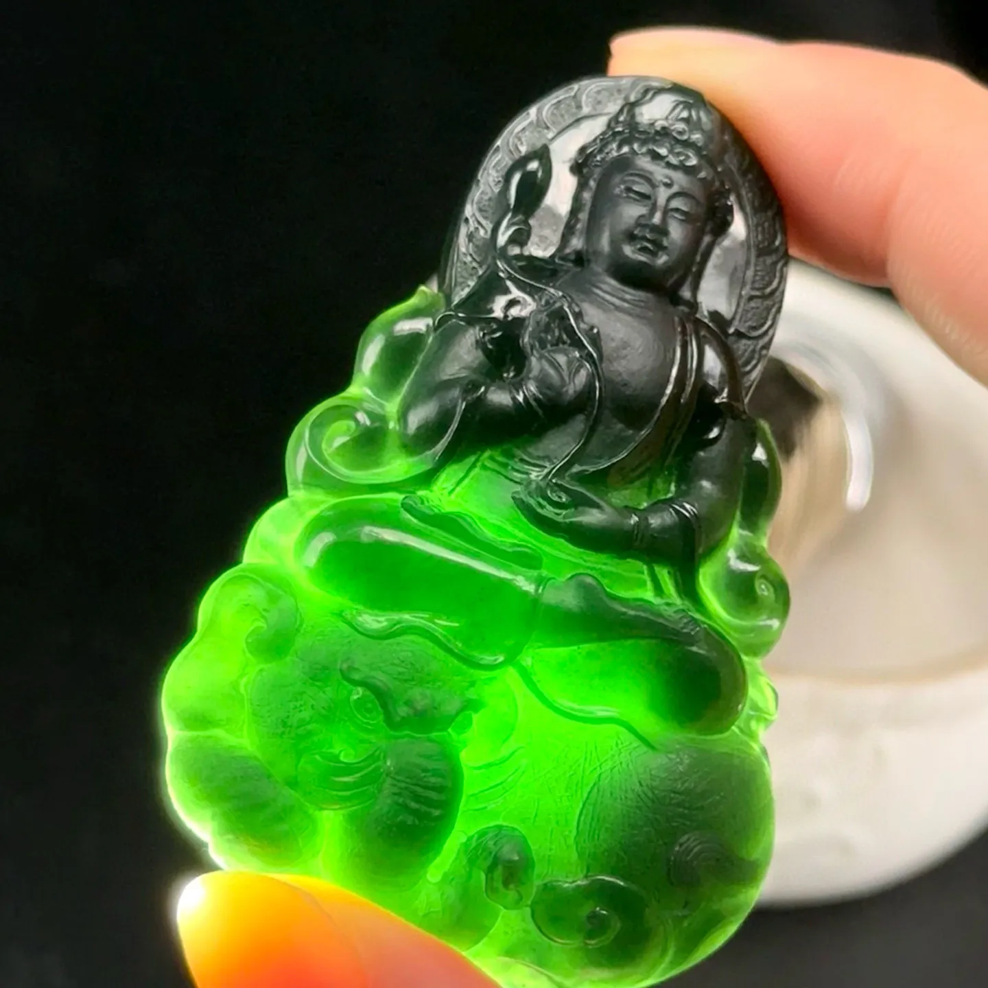 精品墨翠文殊菩萨 种好色正 黑度好 打灯通透 油性足