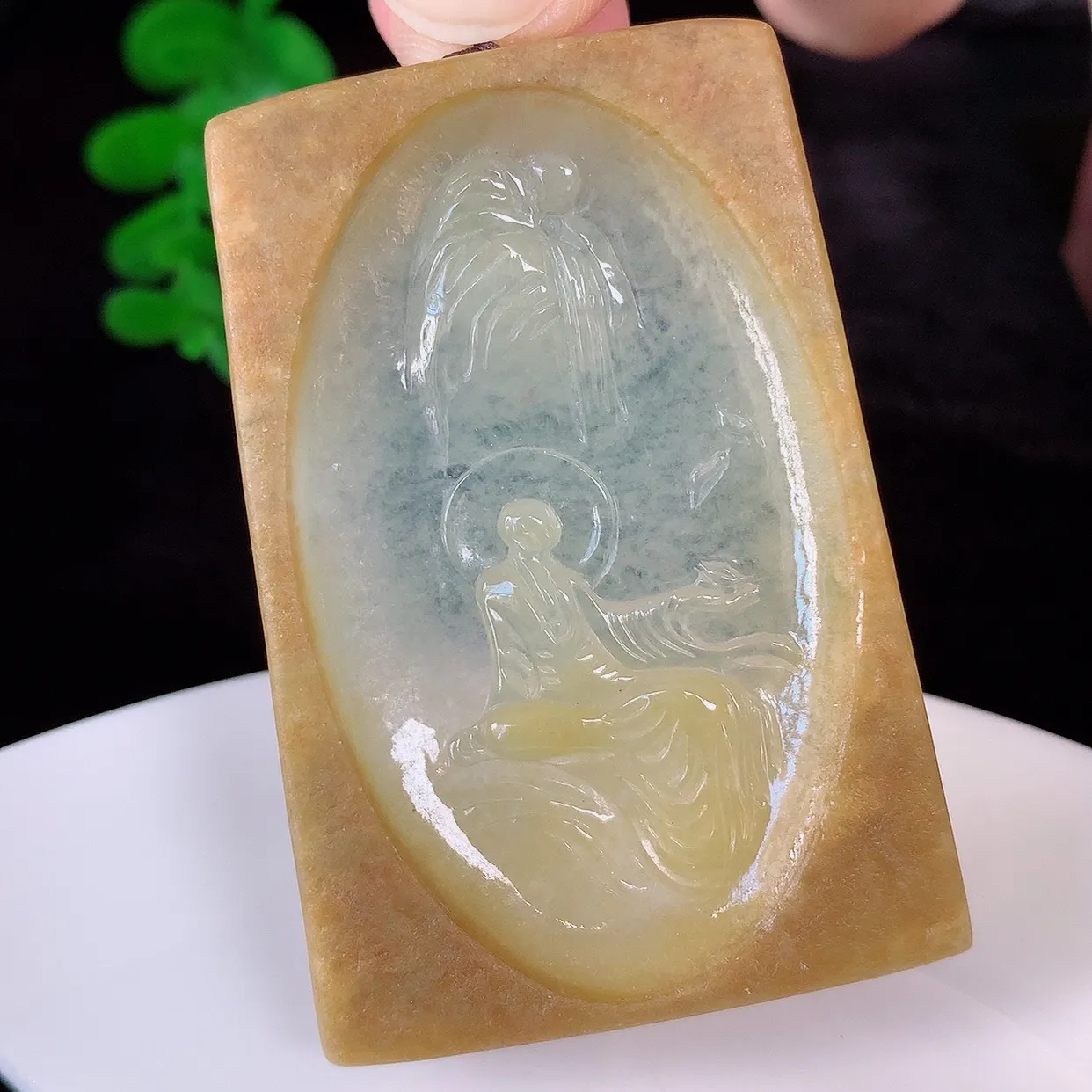 自然光实拍，冰润冰糯种黄翡翡翠悟道吊坠，翡翠悟道寓意“祥和，安宁，吉祥，幸福”，佩戴效果优雅迷人，性价比超高！#60.21