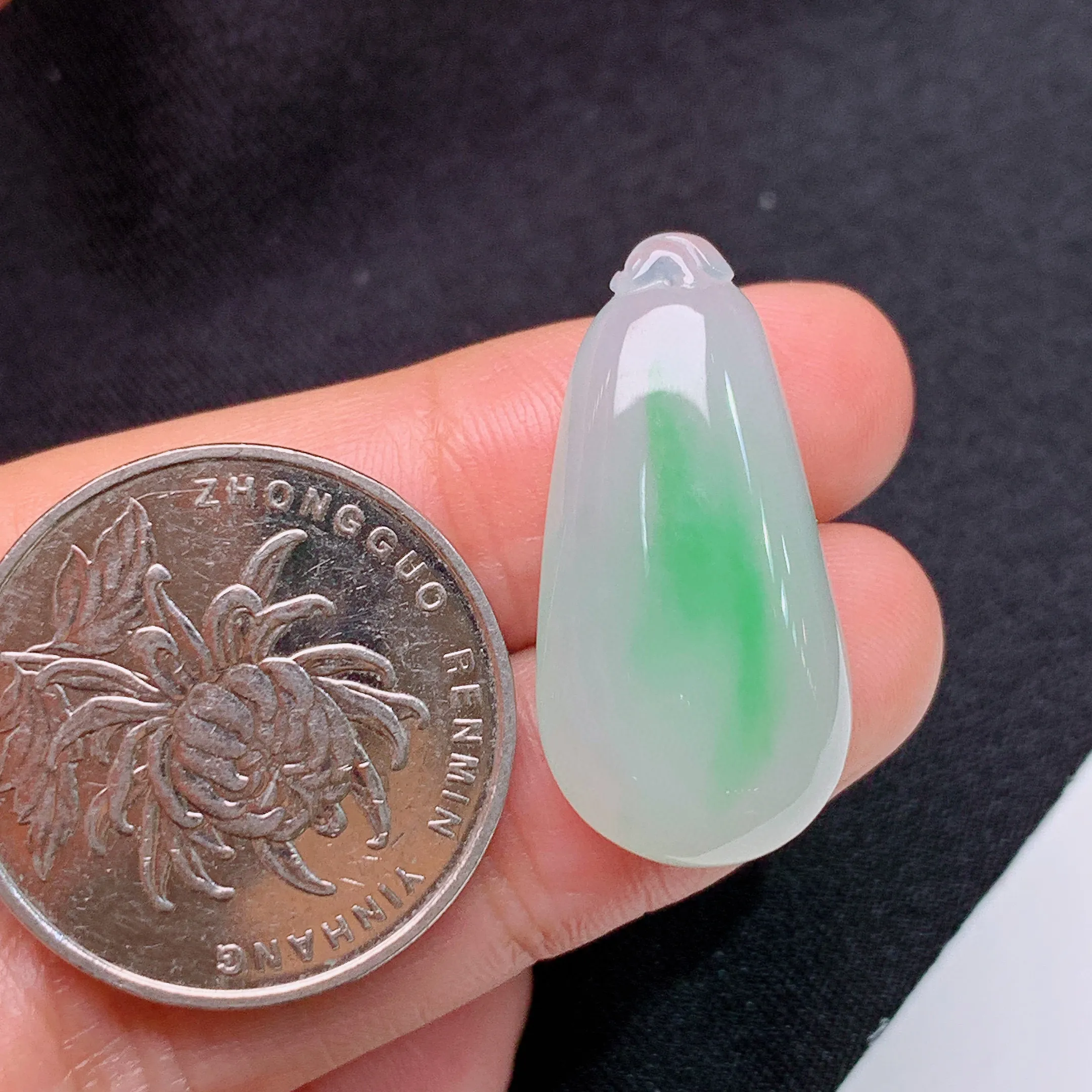 冰飘绿福瓜，镶嵌佳品，冰润饱满，玉质细腻，种水足 整体尺寸28*13.9*5.5