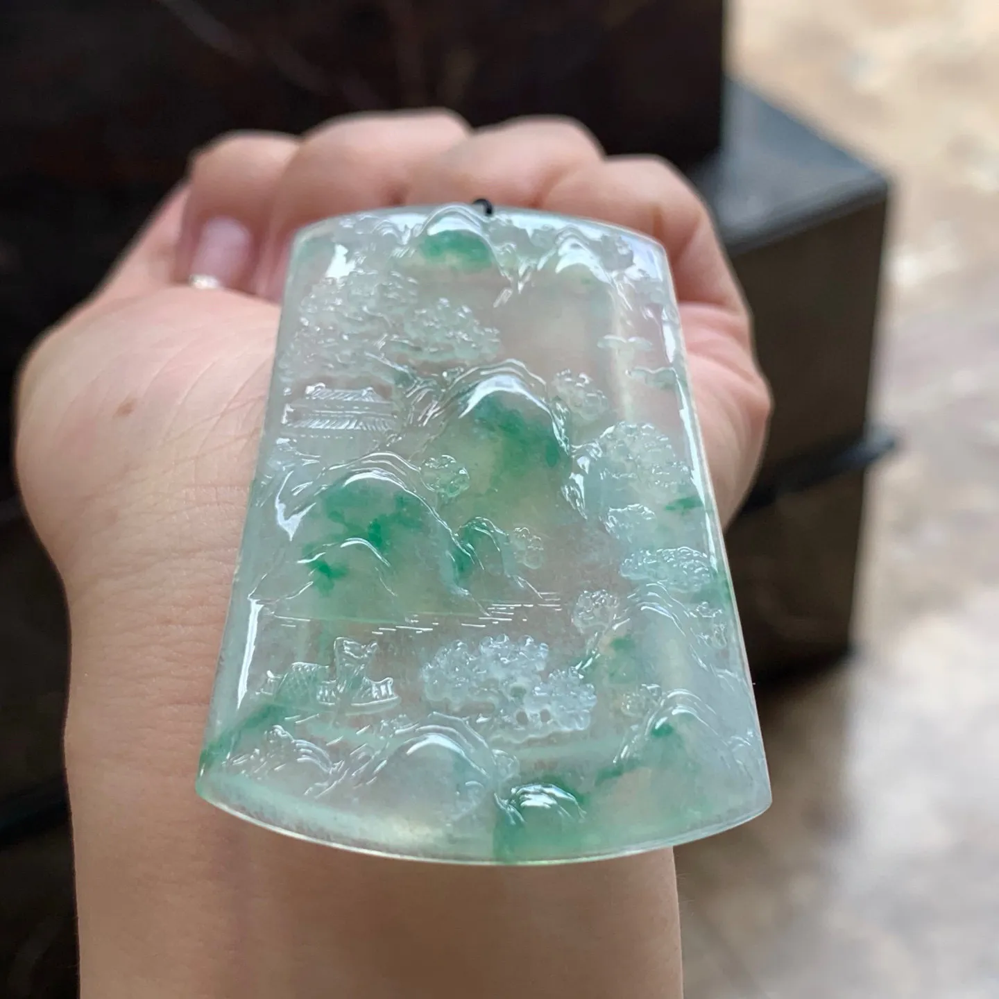 冰种色花山水牌
清爽