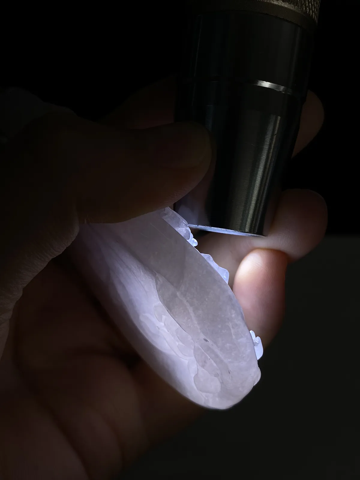 翡翠糯化种红色吊坠，配珠未测