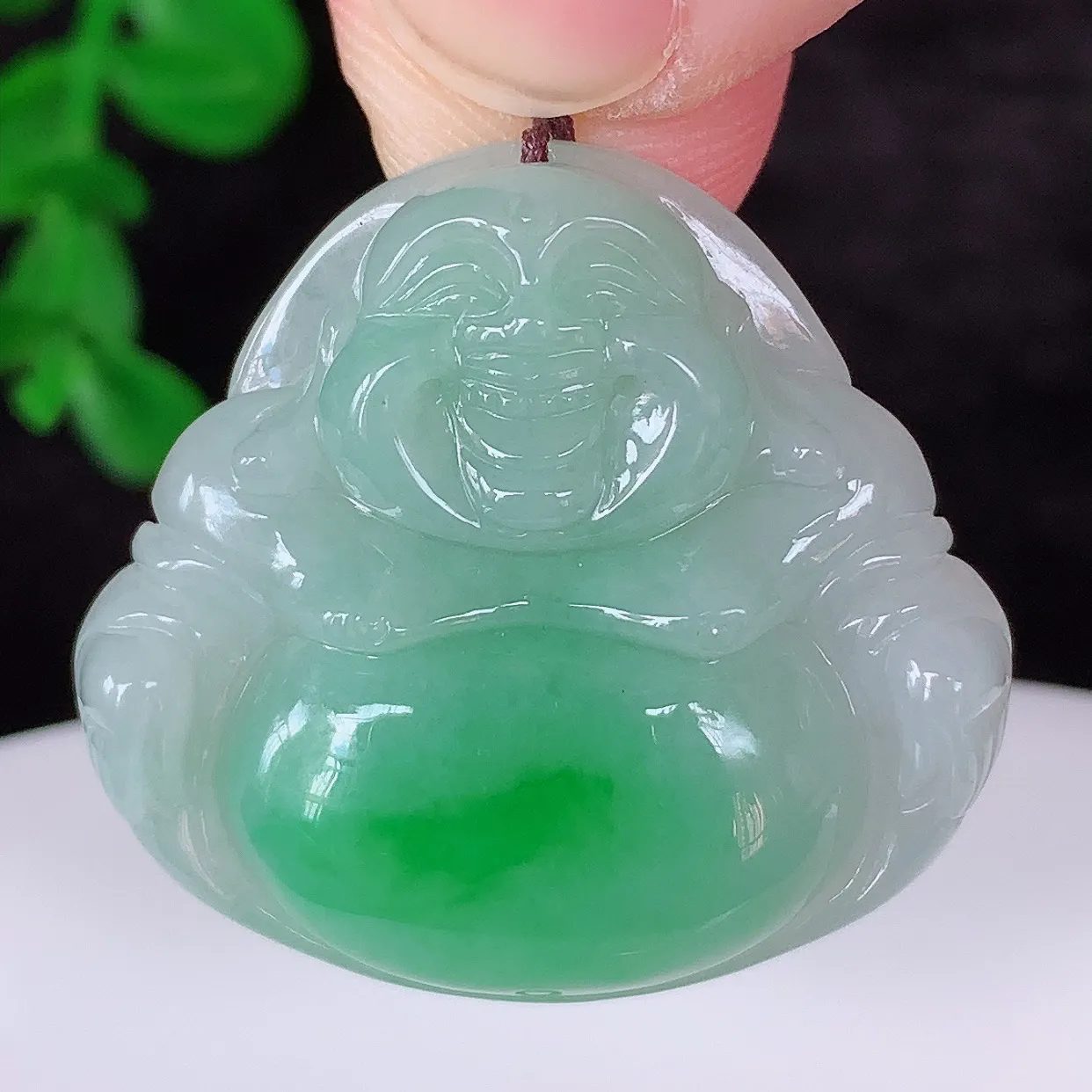 自然光实拍，冰润冰糯种飘阳绿翡翠佛公吊坠，饱满， 佛公亦保平安，寓意有福（佛公）相伴，配戴优雅迷人！