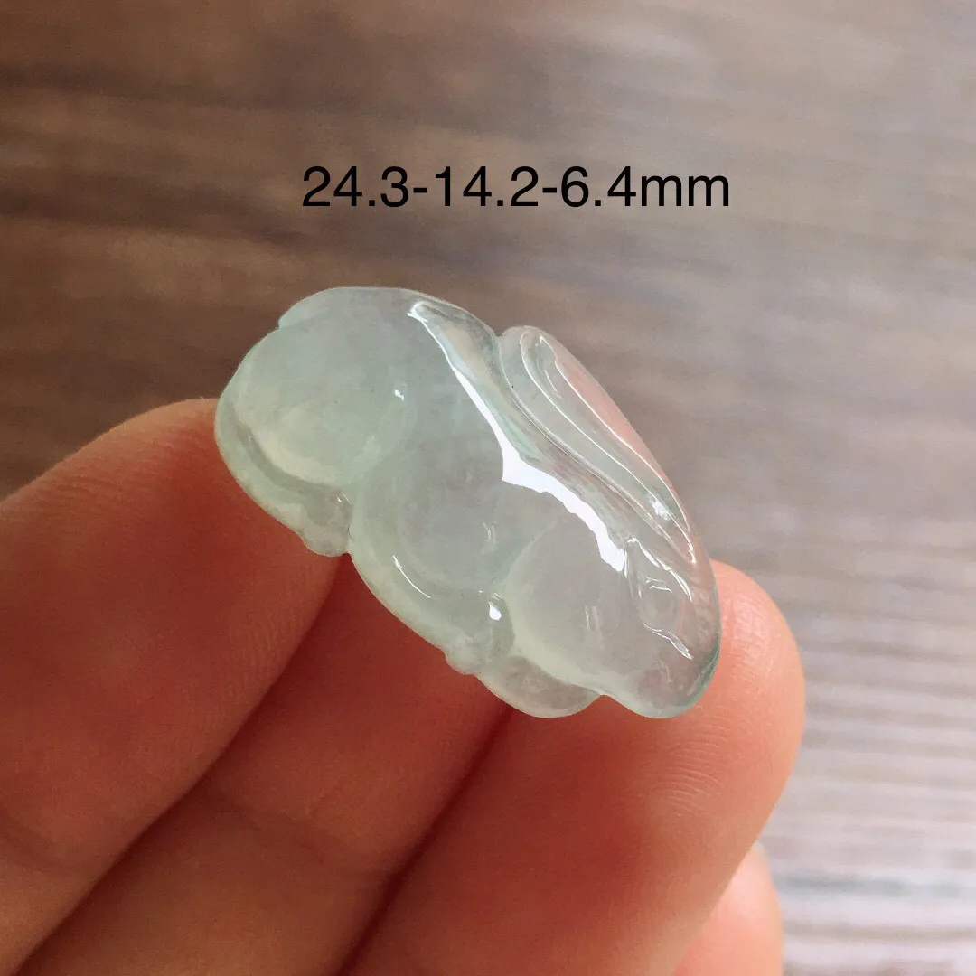 冰种小兔，冰润细腻，品相可爱，种水足，整体尺寸24.3*14.2*6.4