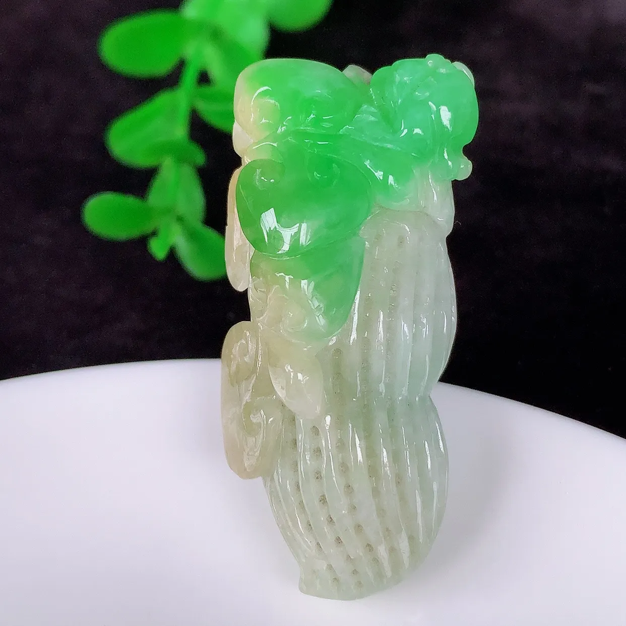 自然光实拍，厚装冰润冰糯种双彩黄加绿飘阳绿翡翠花生吊坠，好事发生，种老水足，翠色灵动，寓意美好，佩戴时尚出众！#01.21