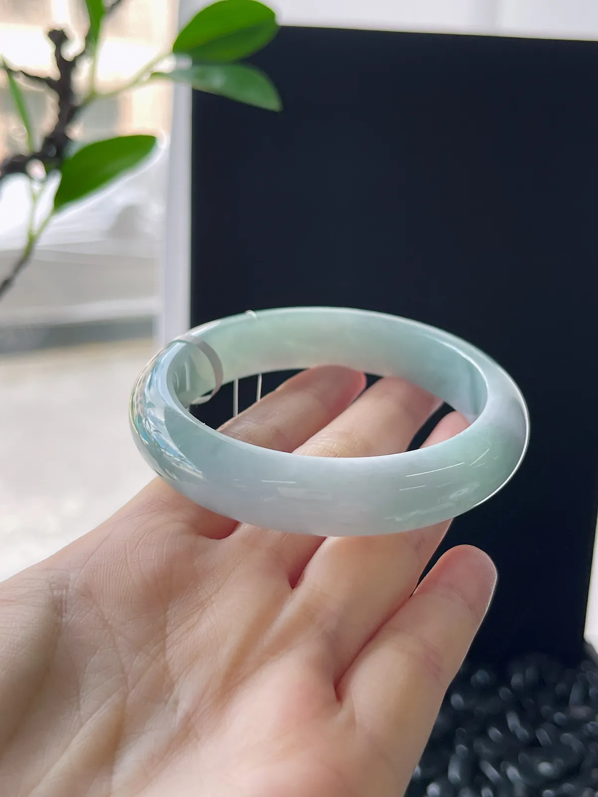 正圈55圈口，翡翠糯化种淡蓝手镯