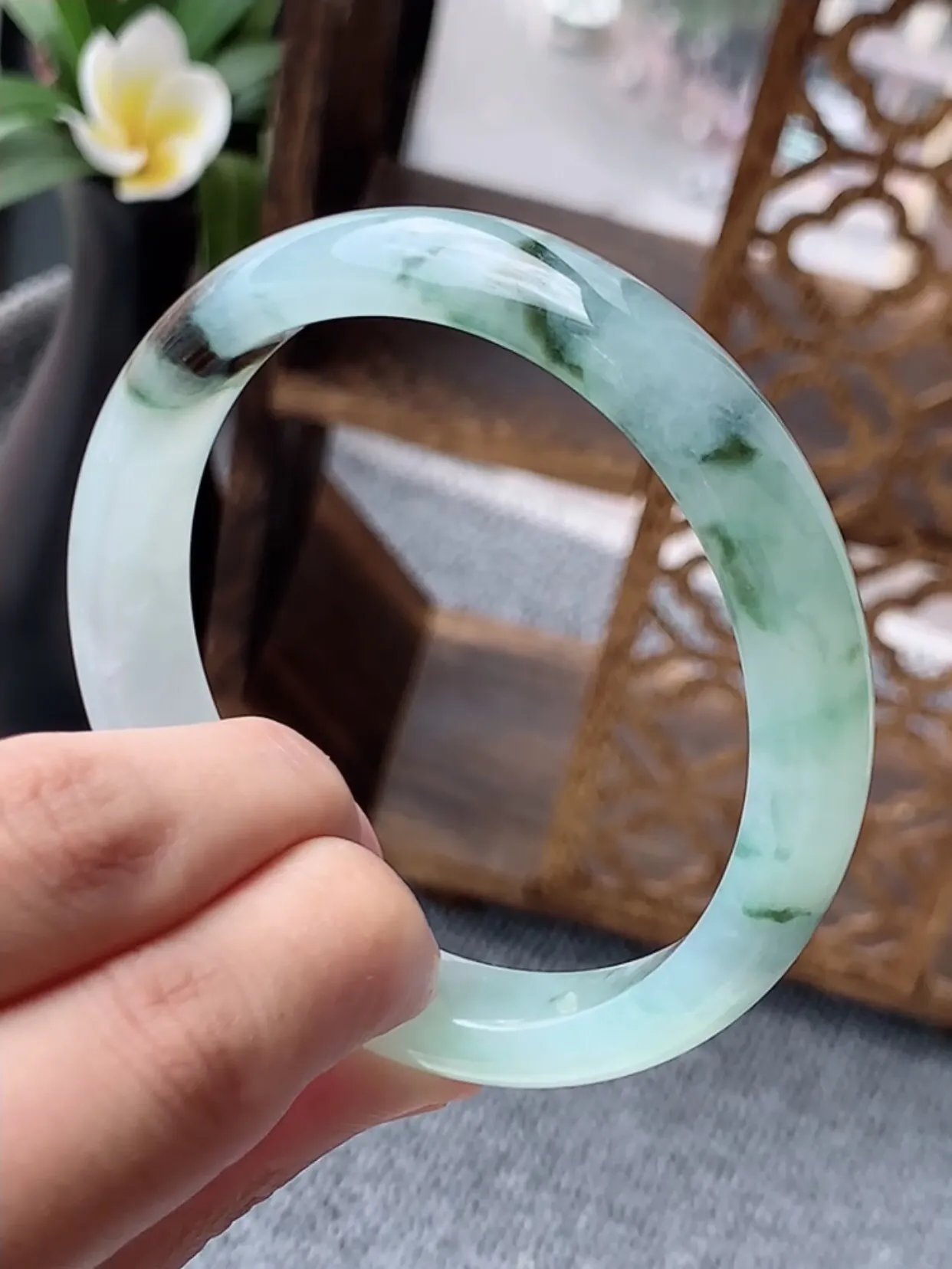 a货翡翠老坑种飘花正装正圈手镯56-57圈口 尺寸56×11.5×6.7mm 重量43.45g 0622