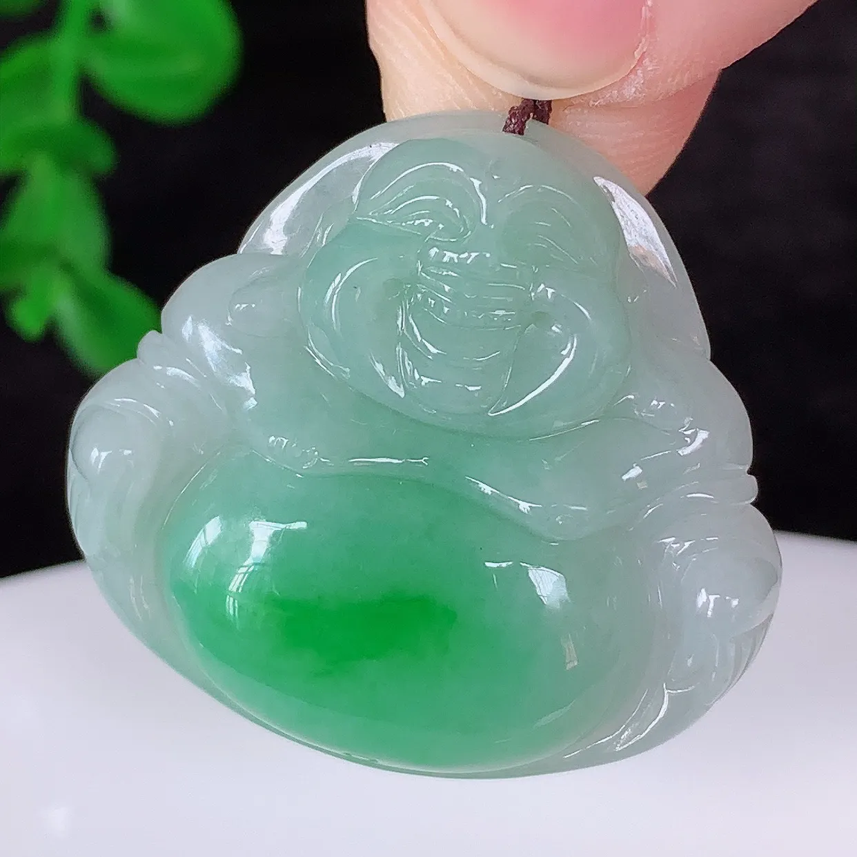 自然光实拍，冰润冰糯种飘阳绿翡翠佛公吊坠，饱满， 佛公亦保平安，寓意有福（佛公）相伴，配戴优雅迷人！