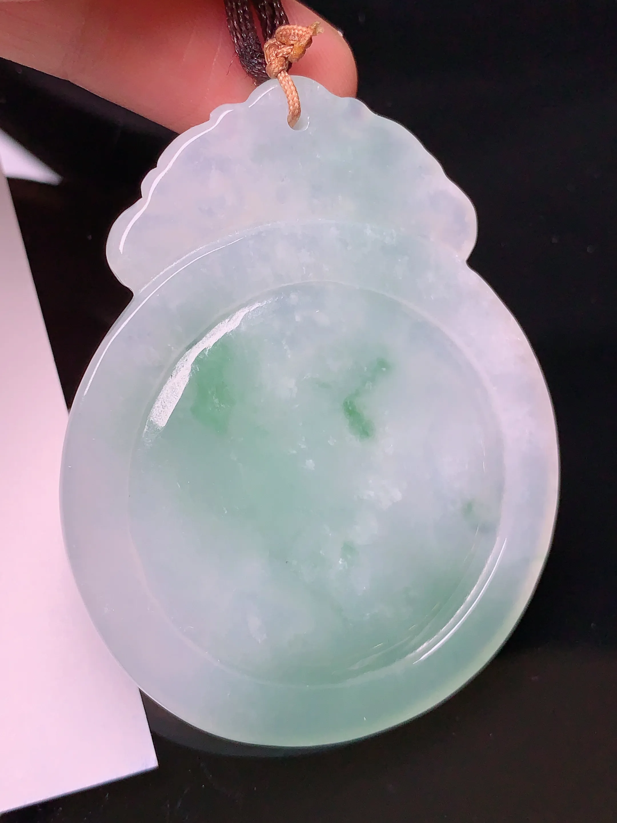 飘绿麒麟吊坠 玉质细腻 水润亮眼  整体尺寸55*44.3*6.5