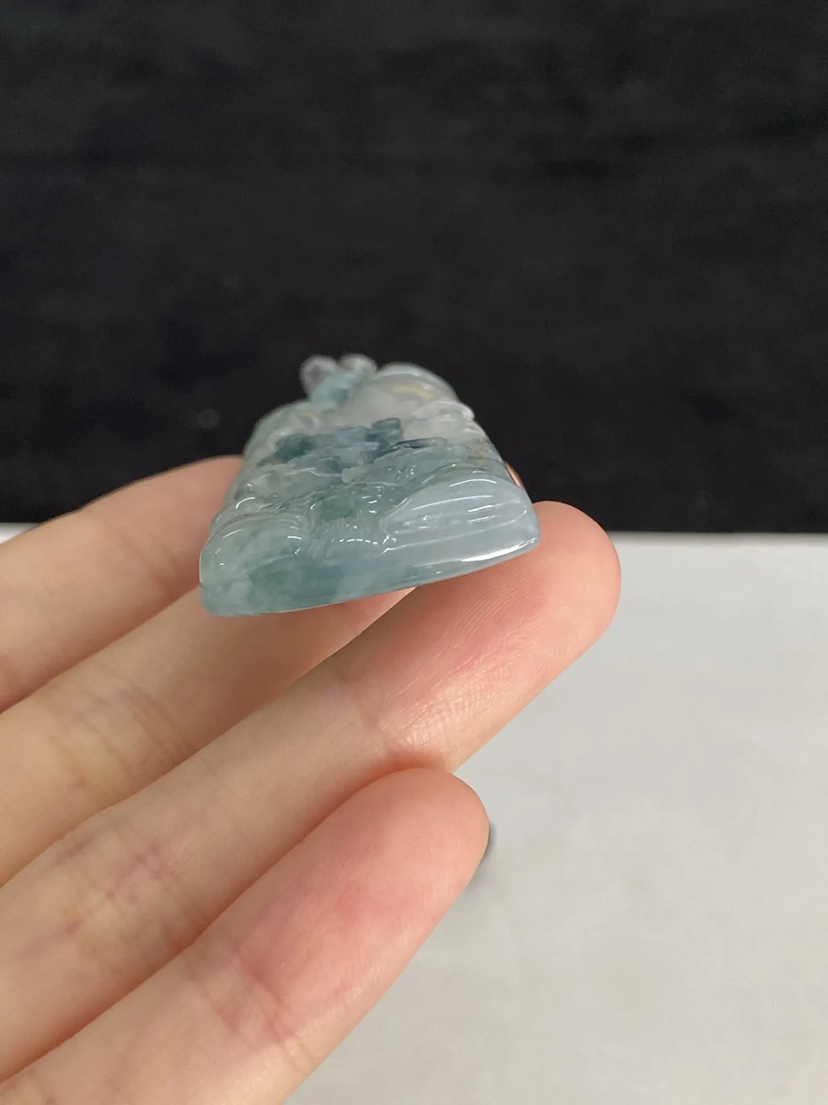 翡翠冰糯种飘绿山水牌