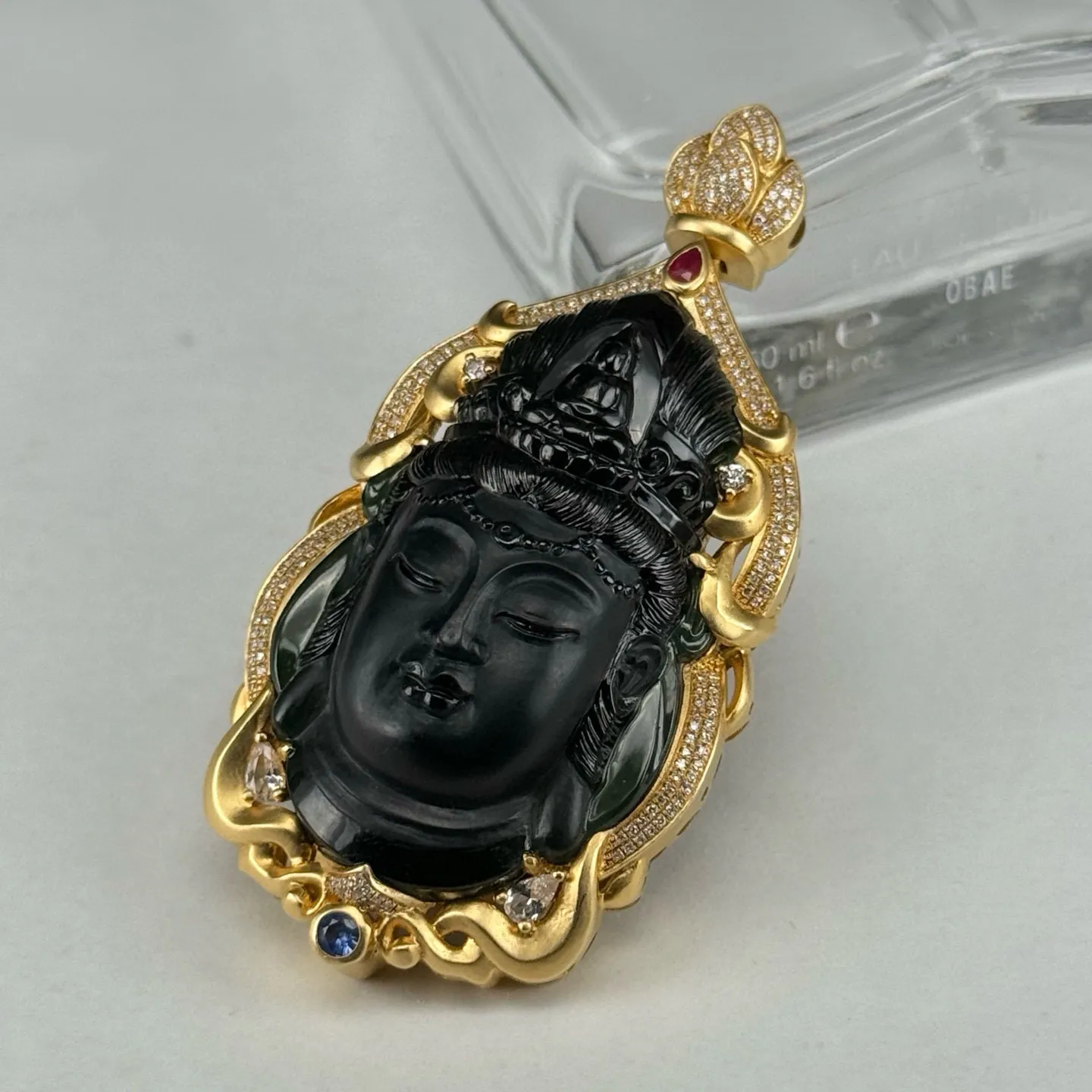 精品18k重金豪镶墨翠观音头 种好色正 黑度极好 打灯通透 油性十足
