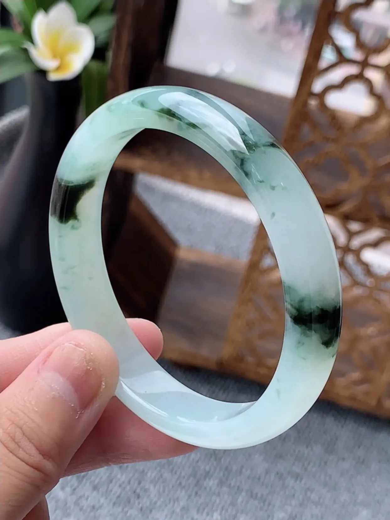 a货翡翠老坑种飘花正装正圈手镯56-57圈口 尺寸56×11.5×6.7mm 重量43.45g 0622