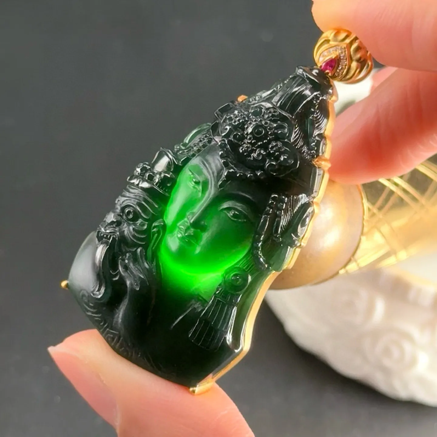 精品18k墨翠扎基拉姆