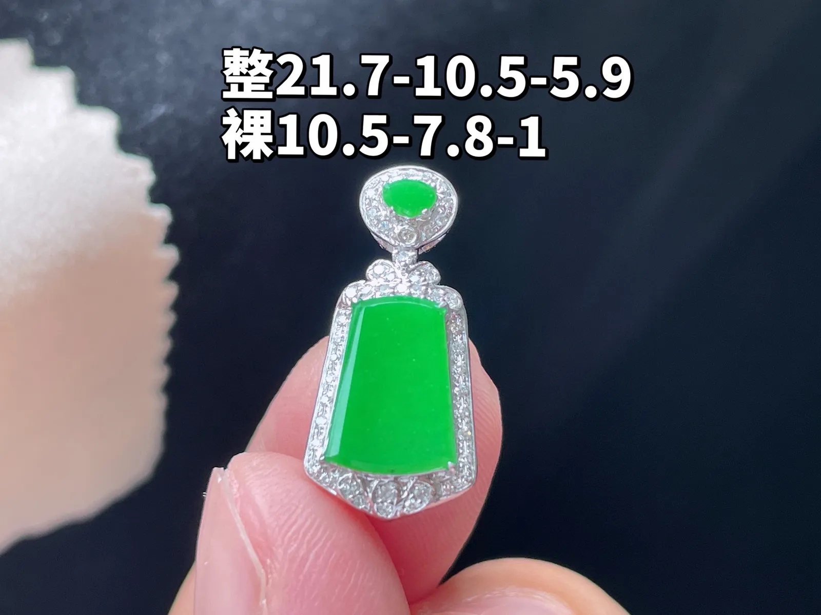 18K 满色·无事牌

整21.7-10.5-5.9
裸10.5-7.8-1