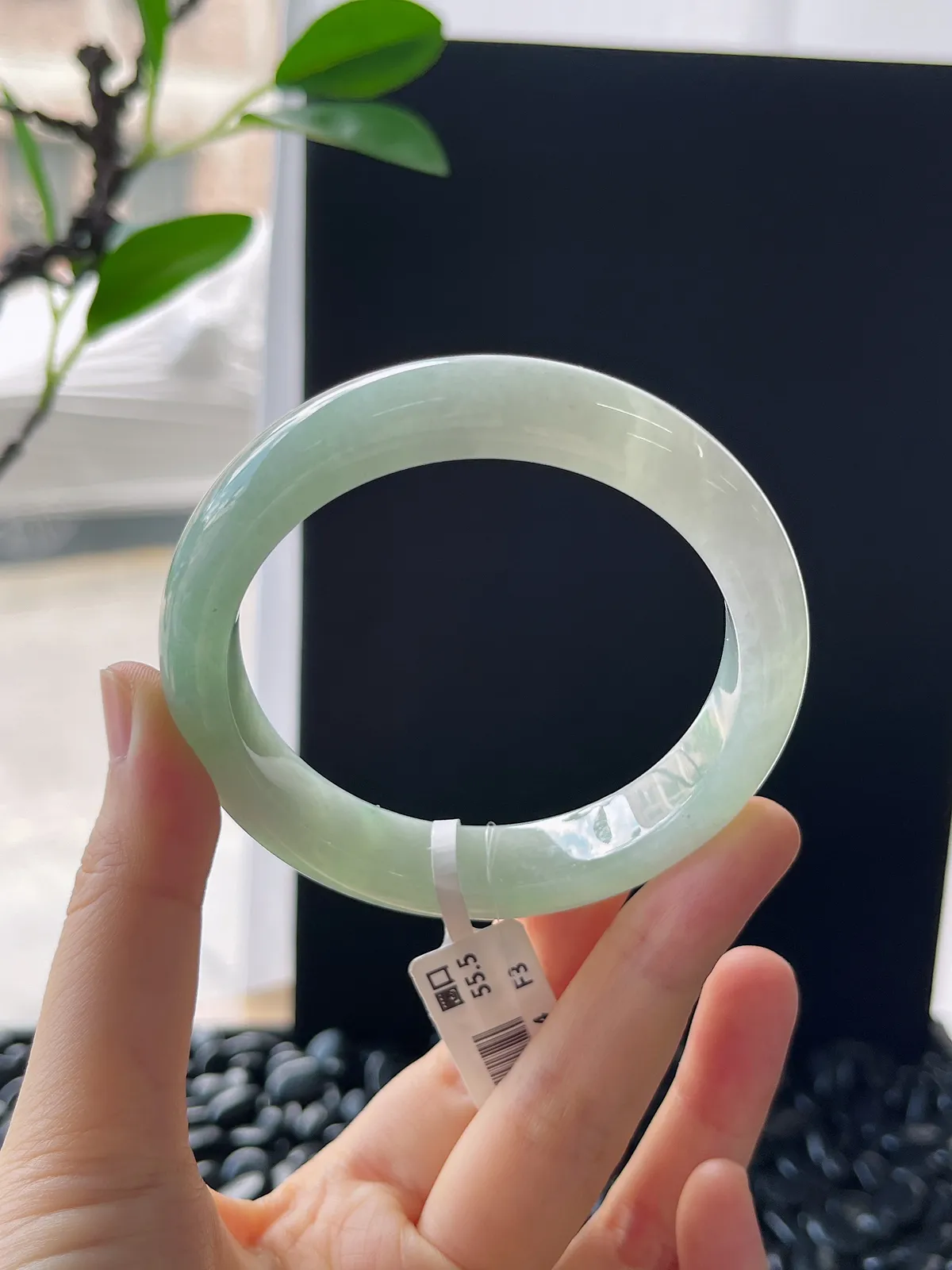 正圈56圈口，翡翠糯化种淡绿手镯