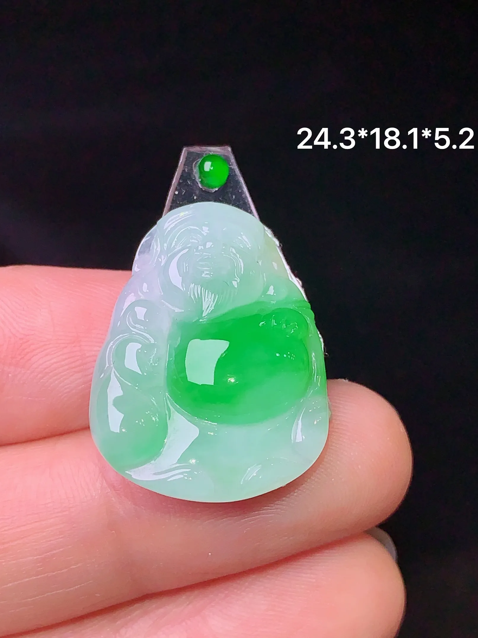 镶嵌款 飘绿财神吊坠 玉质细腻 水润亮眼  整体尺寸24.3*18.1*5.2