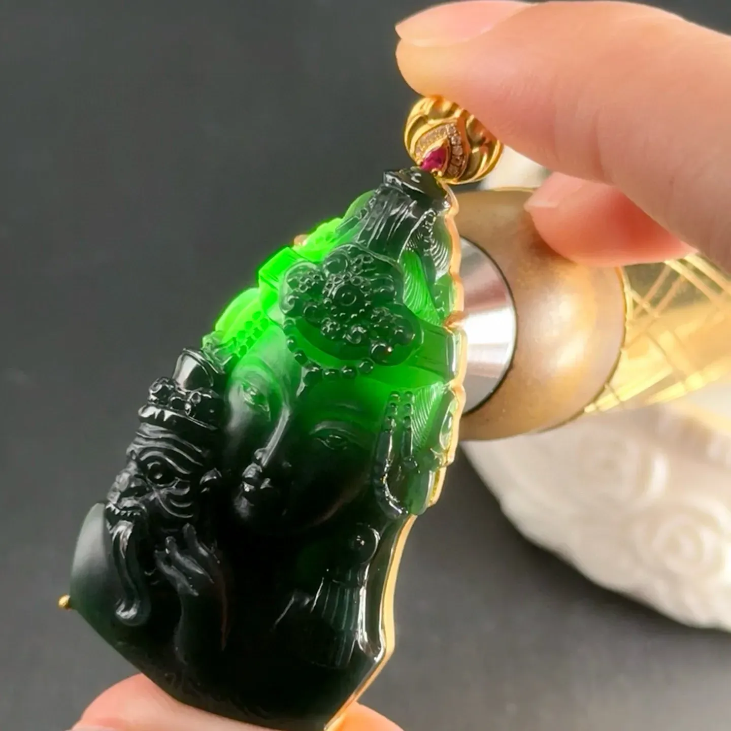 精品18k墨翠扎基拉姆