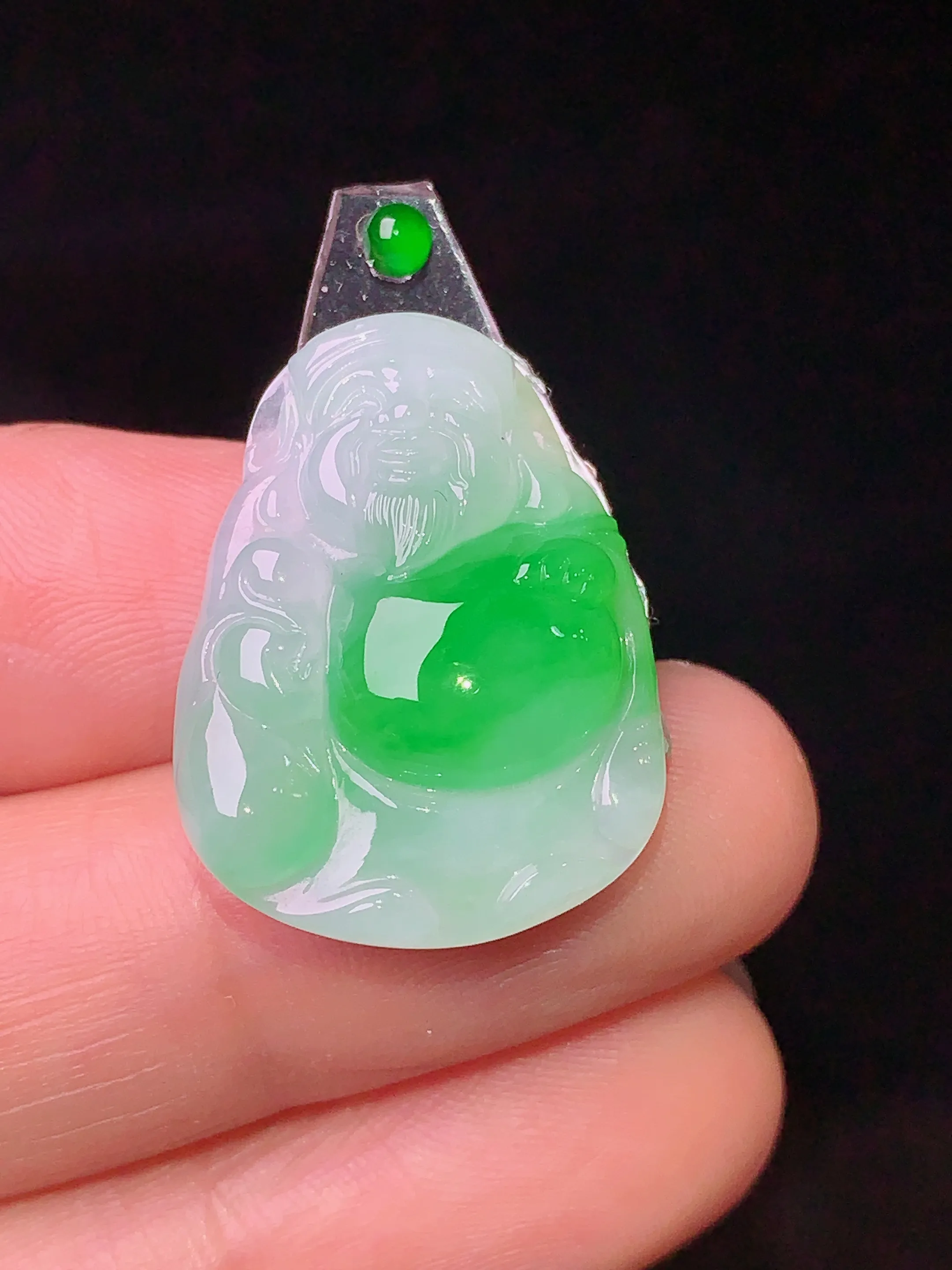 镶嵌款 飘绿财神吊坠 玉质细腻 水润亮眼  整体尺寸24.3*18.1*5.2