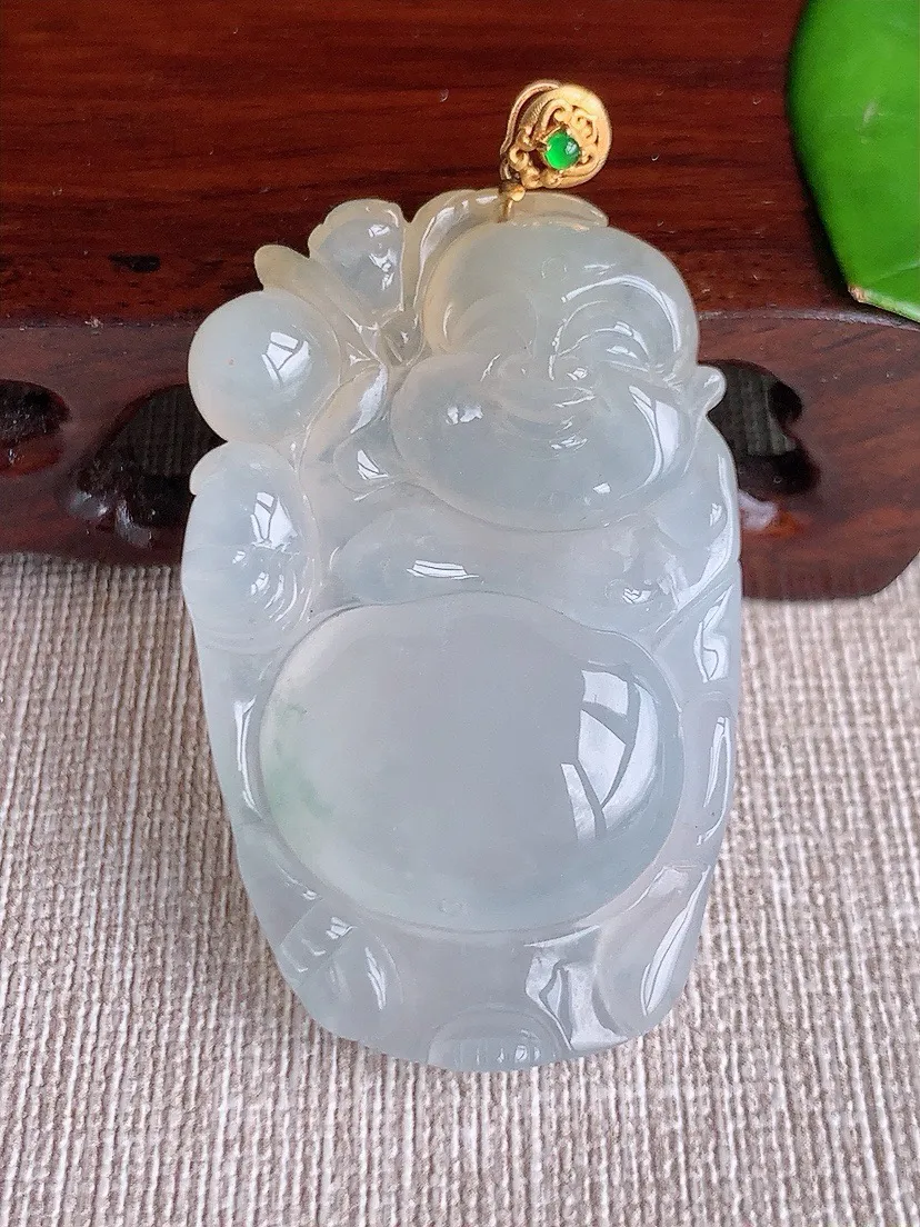 a货翡翠老坑冰种18K金扣头飘黄翡逍遥佛吊坠 尺寸48.6×30.6×8.6mm 重量23.14g 