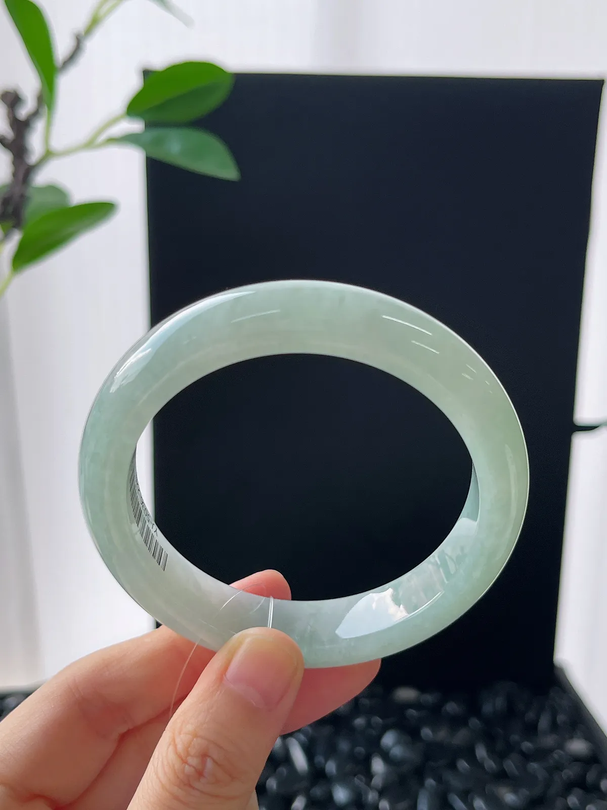 正圈56.2圈口，翡翠冰糯种淡绿手镯