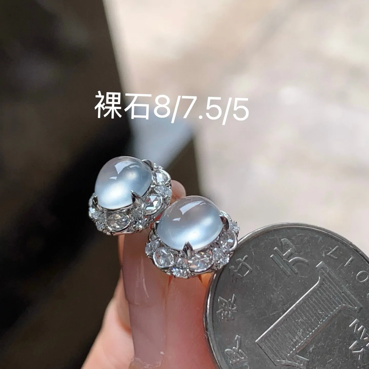 高冰蛋面耳钉
种老 真金镶嵌