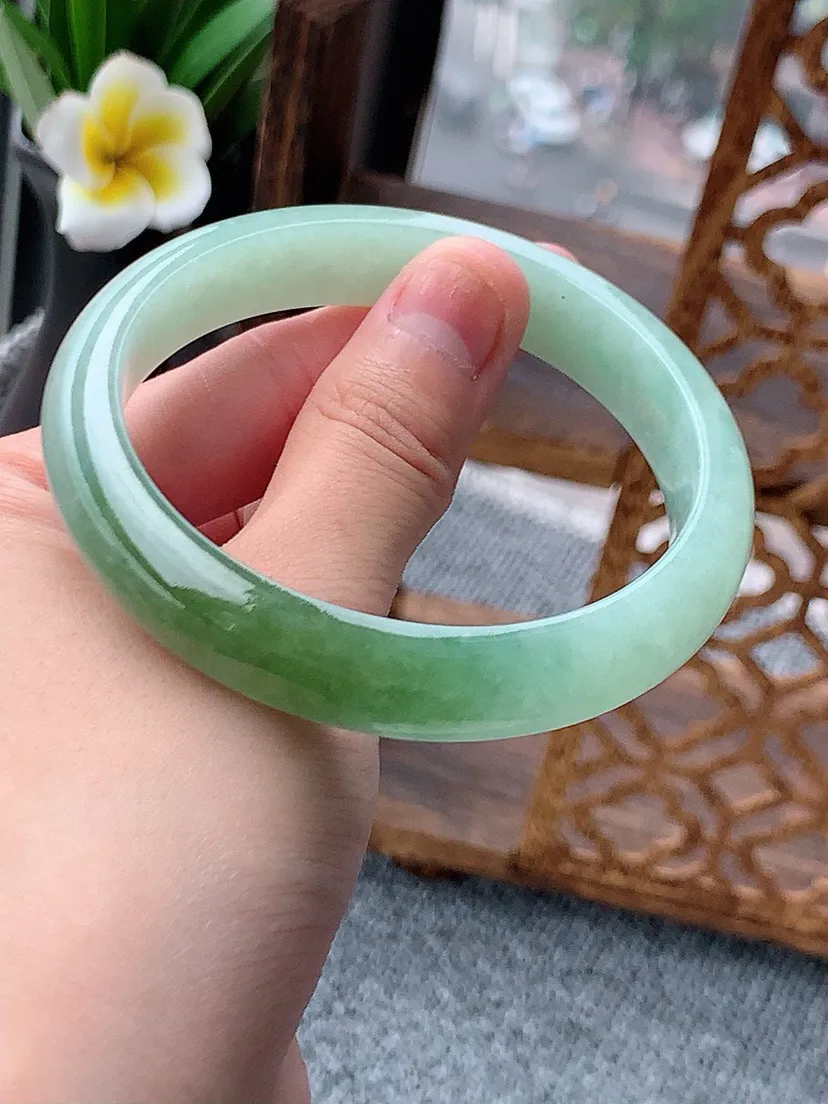 a货翡翠老坑飘黄翡正装正圈手镯59-60大圈口 尺寸59.3×12×7.7mm 重量56.03g 0617