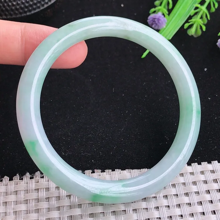 自然光56.5/7.7/8.4老坑精美温润飘阳绿圆条手镯翡翠玉镯美人镯