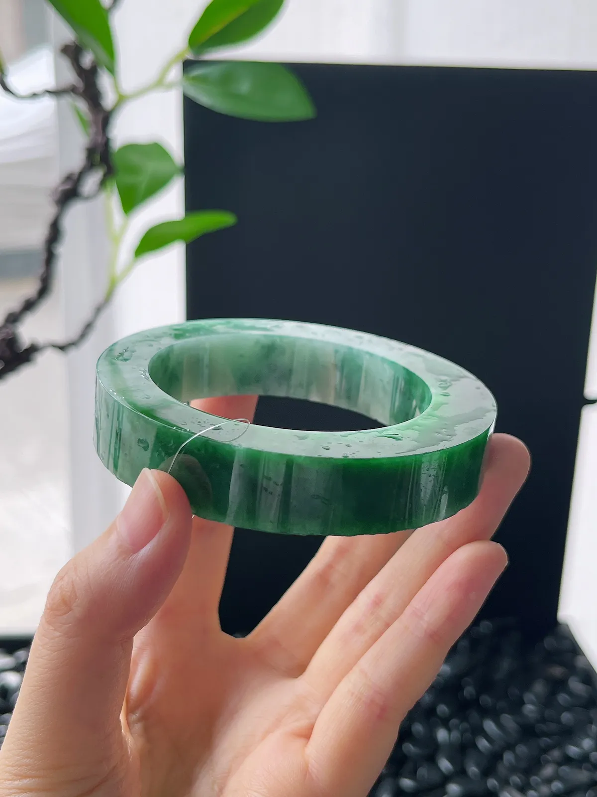 翡翠镯饼，⭕️正圈最大做57，圆条最大做53；最小做52.6