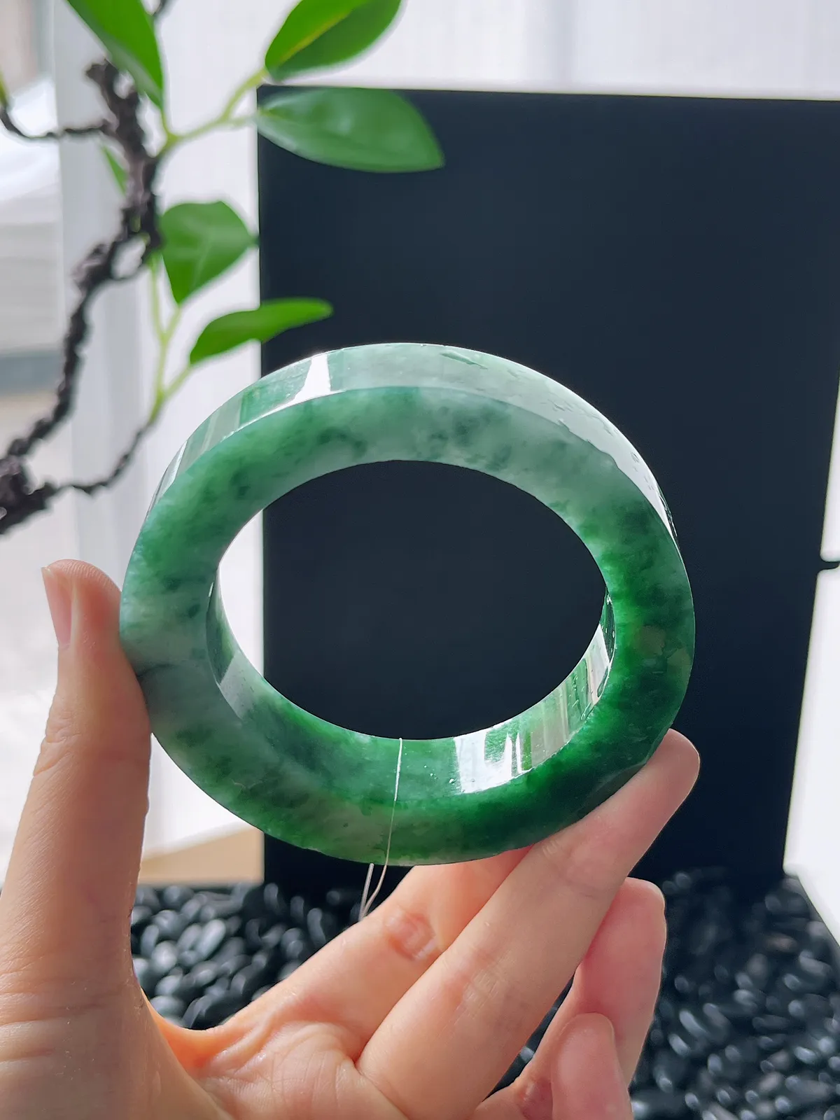 翡翠镯饼，⭕️正圈最大做57，圆条最大做53；最小做52.6