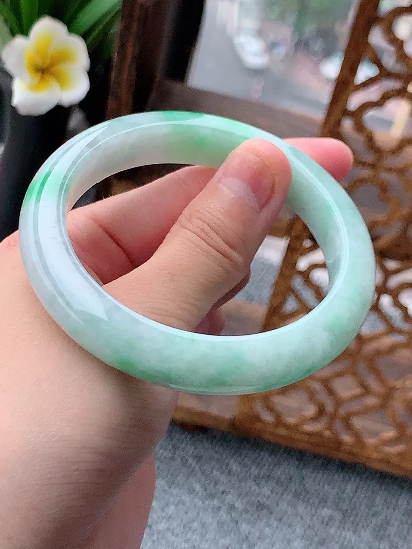a货翡翠老坑飘绿正装正圈手镯57-58圈口  尺寸57.3×11.5×8.5mm 重量59.75g 0617