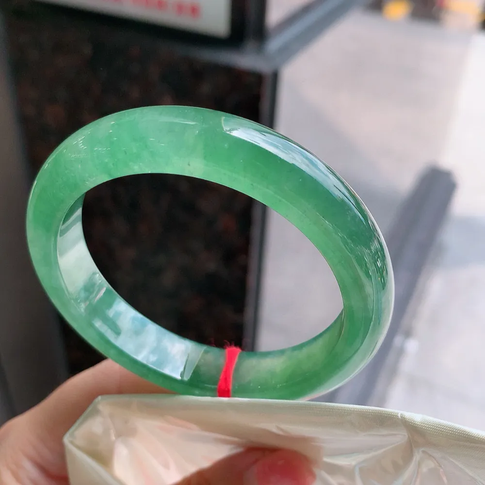 正圈冰玻啤酒绿 无瑕 尺寸:55.8/12.2/8.4 种色俱佳