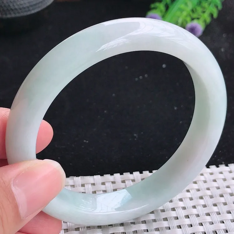 自然光60.5/12.8/8.5老坑秀气温润月光白手镯大圈口翡翠玉镯美人镯