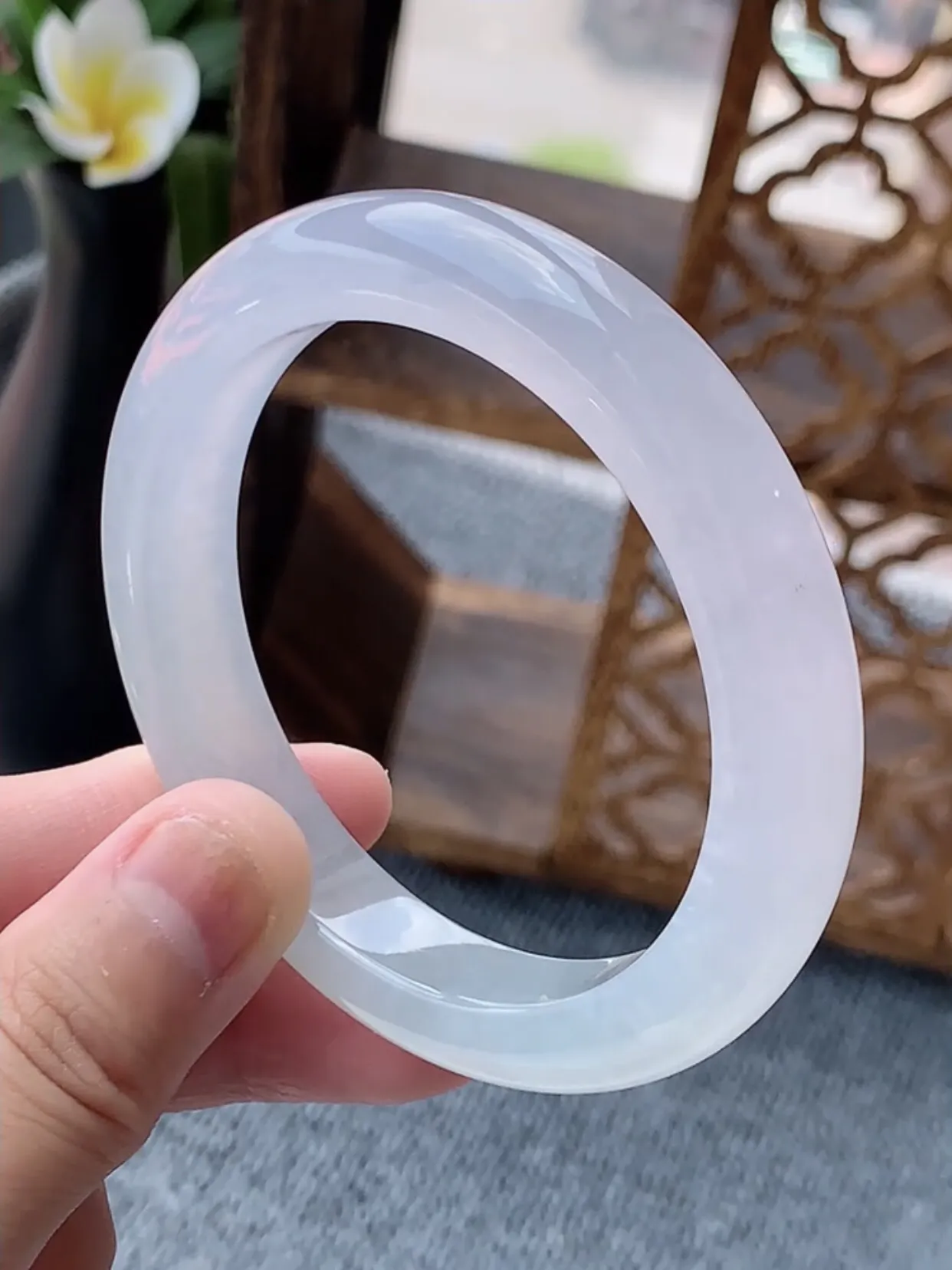 a货翡翠老坑冰种白月光正装正圈手镯54-55圈口 尺寸54.8×10.5×8.4mm 重量52.60g 0622