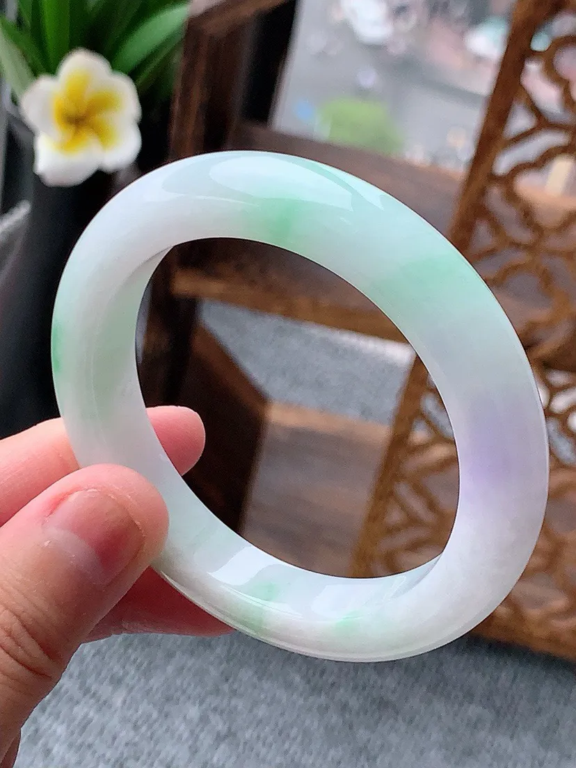 a货翡翠老坑春彩紫罗兰飘绿正装正圈手镯51-52小圈口 尺寸51×10.4×8.5mm 重量49.2