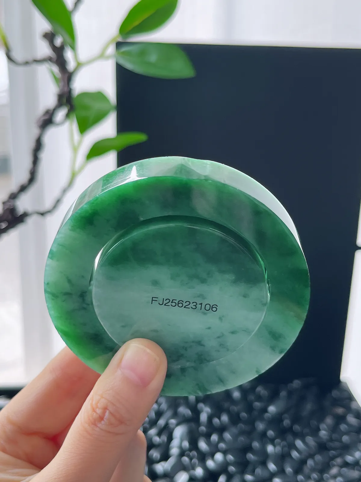 翡翠镯饼，⭕️正圈最大做57，圆条最大做53；最小做50.5
