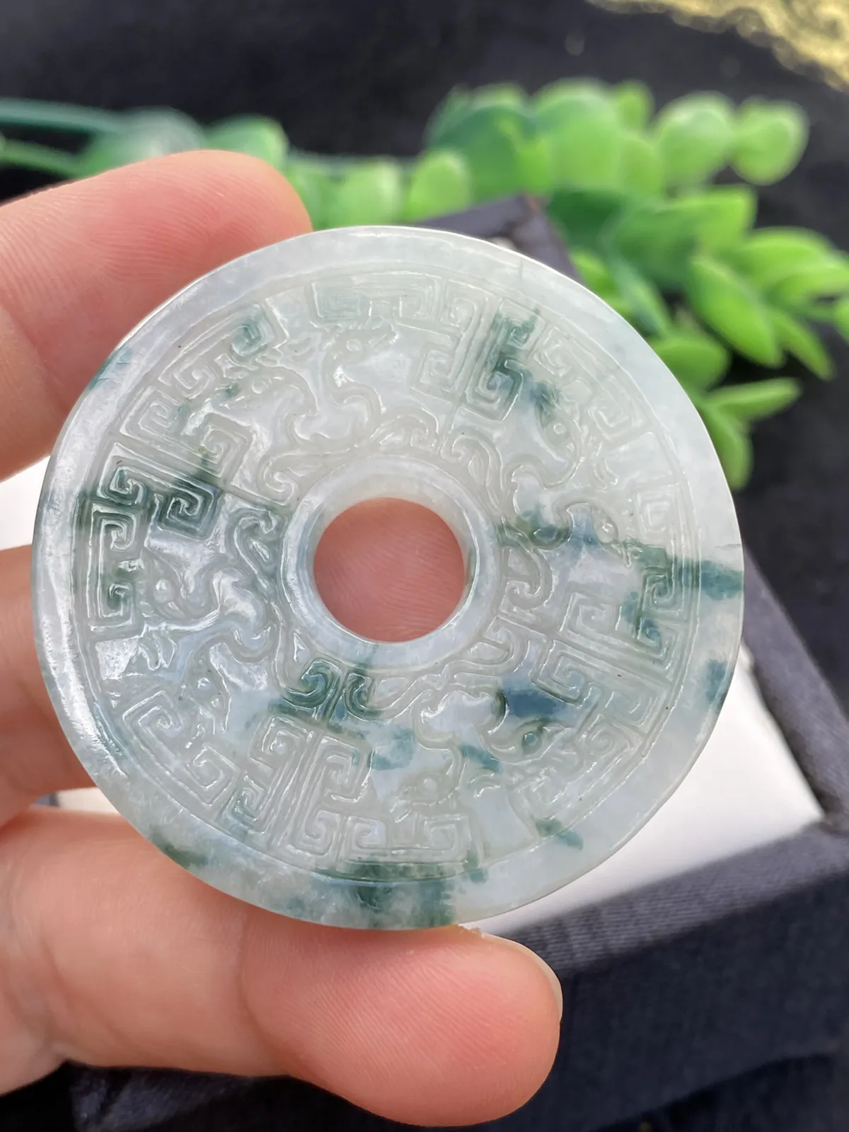 推荐【古龙纹平安扣】水润，细腻，大件，飘花优雅，有君子之风，无纹裂，品相佳～～