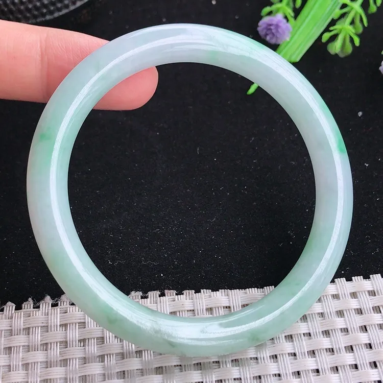 自然光56.5/7.7/8.4老坑精美温润飘阳绿圆条手镯翡翠玉镯美人镯