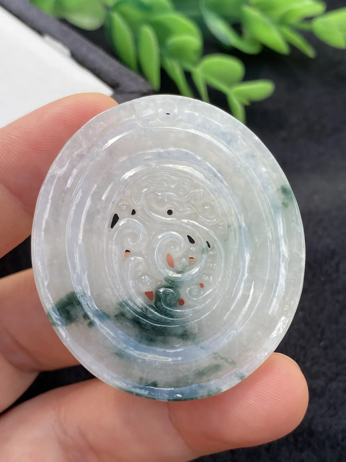 推荐【飘花龙扣】水润，细腻，飘蓝绿花，飘花处像一把燃起的阿拉丁神灯，能让人心想事成