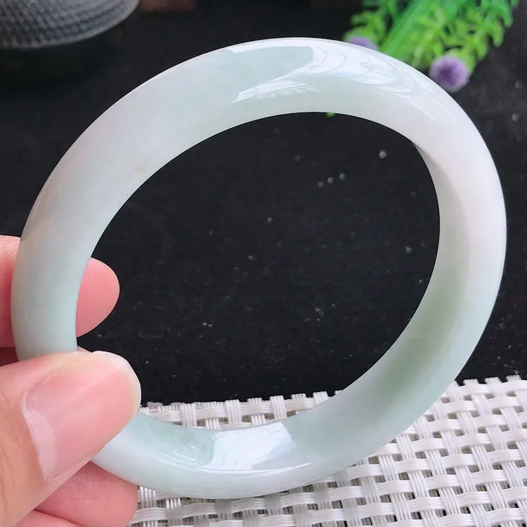 自然光60.5/12.8/8.5老坑秀气温润月光白手镯大圈口翡翠玉镯美人镯