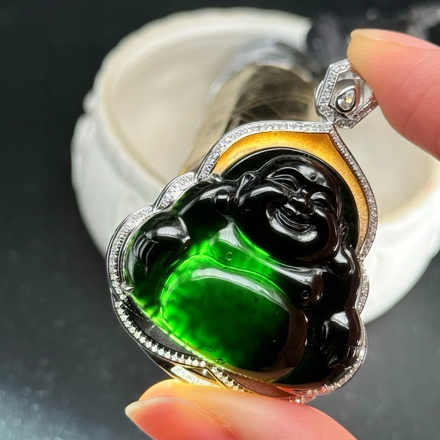精品18k墨翠大肚佛 种好色正 黑度极好 打灯通透 油性十足 尺寸45.9