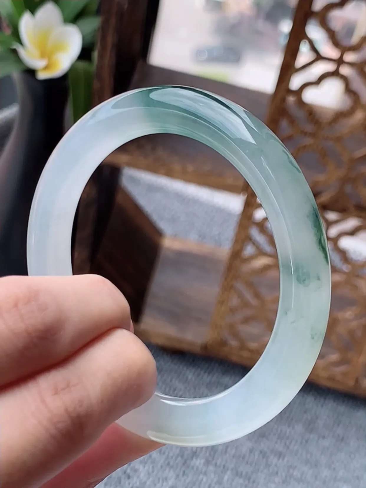 a货翡翠老坑冰种飘黄翡飘花圆条手镯52-53小圈口 尺寸52.6×8.8mm 重量42.30g 0622